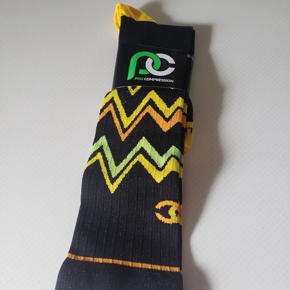 New/NWT ProCompression Compression Socks - Picture 4 of 7